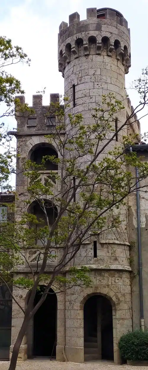 Photos d'une tour audoise ressemblant à la tour Magdala de Bérenger Saunière