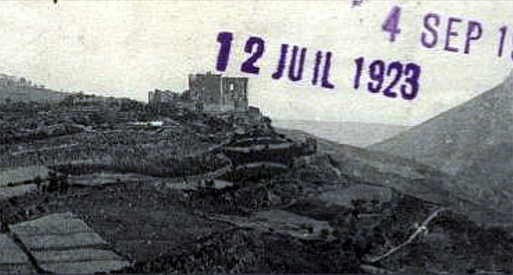 News : le château de Coustaussa en 1923, différent des ruines du bas-relief de l'église de Rennes-le-Château !