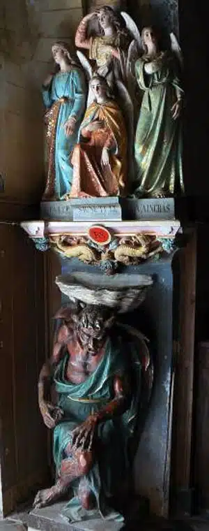 Arsène Lupin est le lien avec l'abbé Saunière qui a commandé le diable de son église