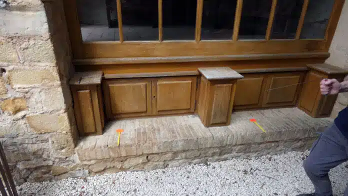 Le souterrain sous le reposoir du jardin du calvaire de Rennes-le-Château