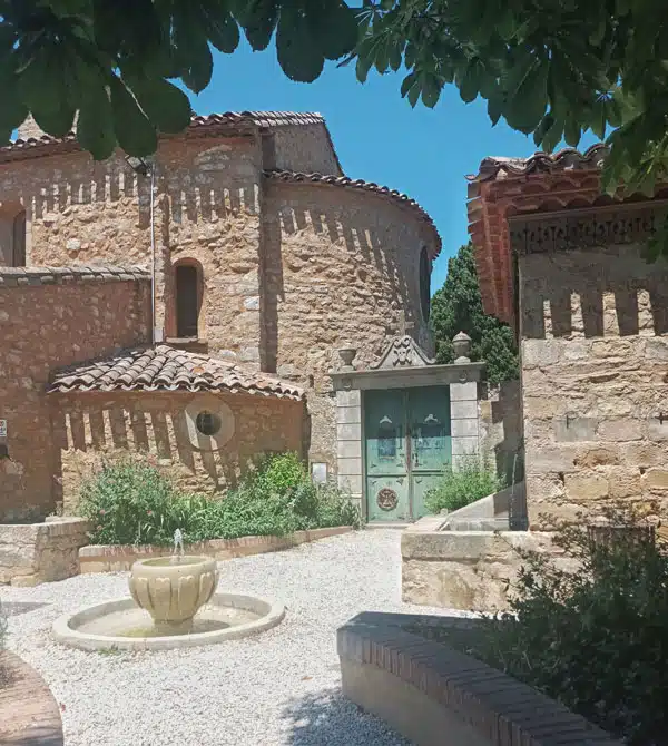 Pièce secrète de Bérenger Saunière visible depuis le jardin du calvaire !