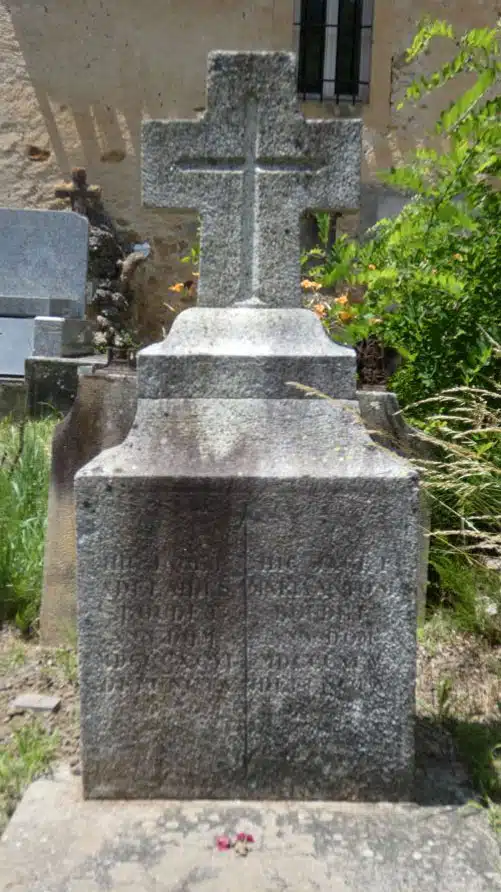La mère et la soeur d'Henri Boudet sont enterrées dans le cimetière de Rennes-les-Bains