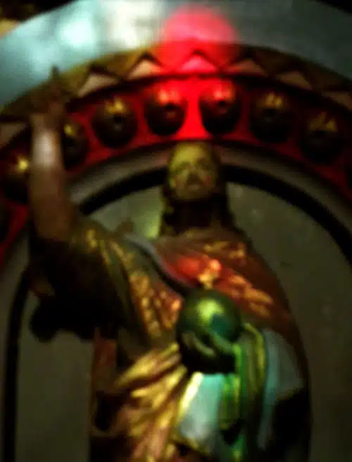 La croix d'Ankh sur la chaire de Vérité