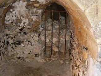Sous le château de Gisors