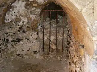 Sous le château de Gisors